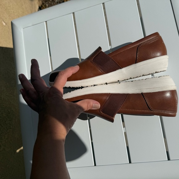 Vionic Tan Leather Slip-On Loafers size 7.5 - Picture 10 of 13